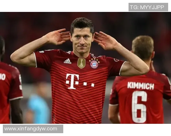 莱万在欧冠赛场火力全开10场12球领跑射手榜金靴指日可待