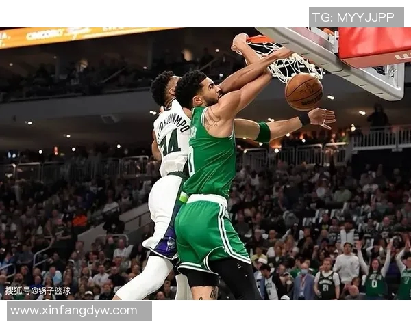 熊本深与冈山绿雉的激烈对决展现足球魅力与团队精神